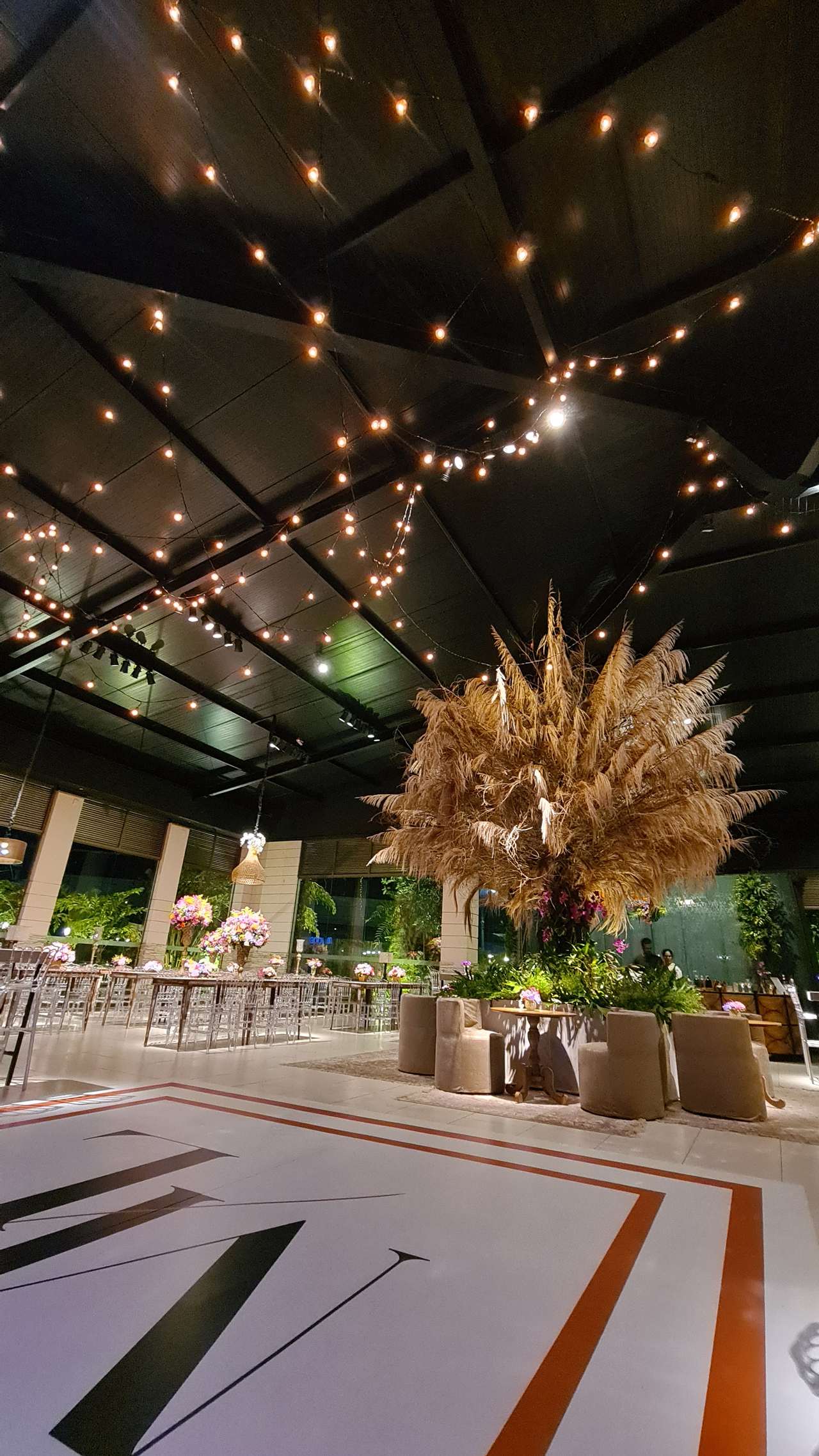 Decoração com arranjos secos e pampas